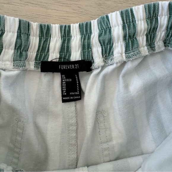 Forever 21 stripped shorts - Picture 4 of 9